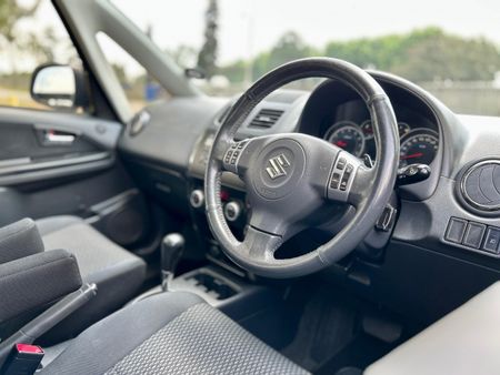2013-Suzuki-SX4-20-Auto_12
