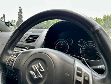 2013-Suzuki-SX4-20-Auto_15