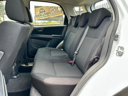 2013-Suzuki-SX4-20-Auto_17