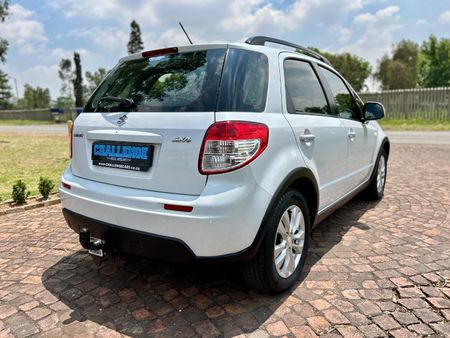 2013-Suzuki-SX4-20-Auto_3