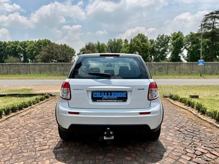 2013-Suzuki-SX4-20-Auto_4