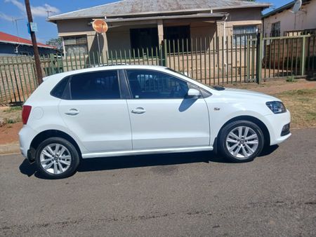 2023-Volkswagen-Polo-Vivo-14-Comfortline-5-dr_3