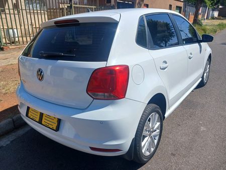 2023-Volkswagen-Polo-Vivo-14-Comfortline-5-dr_4