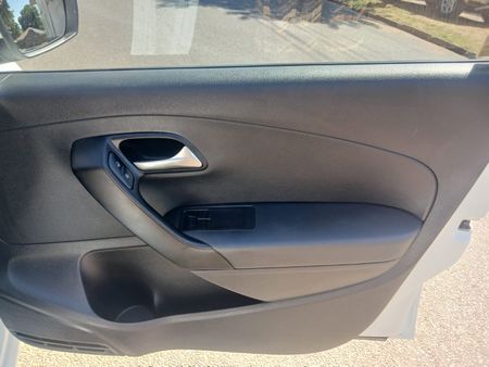 2023-Volkswagen-Polo-Vivo-14-Comfortline-5-dr_8