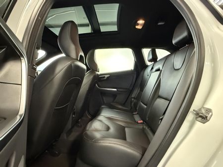 2017-Volvo-XC60-T5-Momentum-Auto-AWD_13