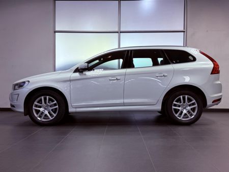 2017-Volvo-XC60-T5-Momentum-Auto-AWD_4