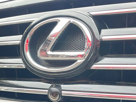 2013-Lexus-LX-570_9