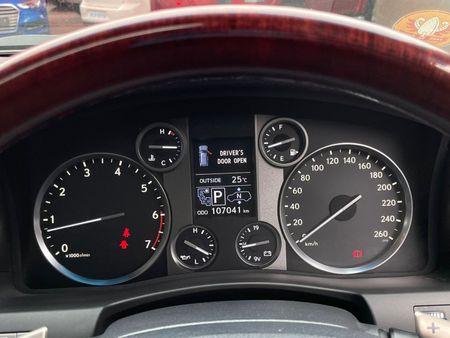 2013-Lexus-LX-570_12