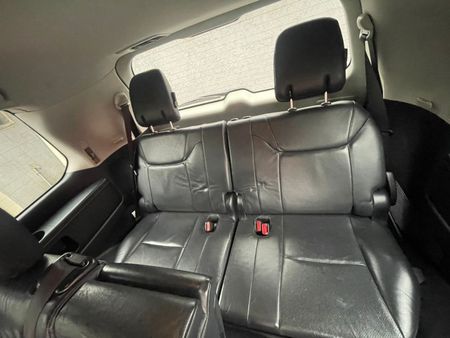2013-Lexus-LX-570_17