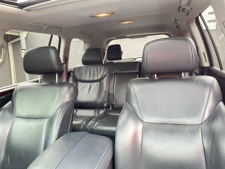 2013-Lexus-LX-570_18