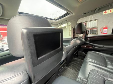 2013-Lexus-LX-570_22