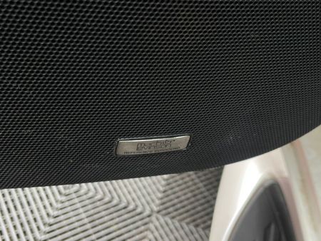 2013-Lexus-LX-570_23