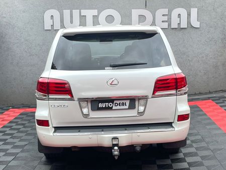 2013-Lexus-LX-570_5
