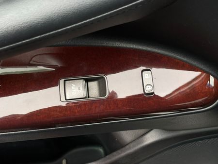2013-Lexus-LX-570_7