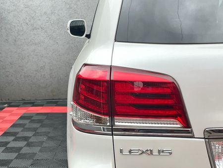 2013-Lexus-LX-570_8