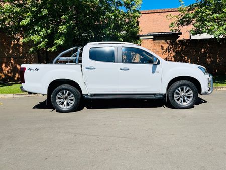 2022-Isuzu-D-Max-300-LX-4x4-Auto-Double-Cab_9