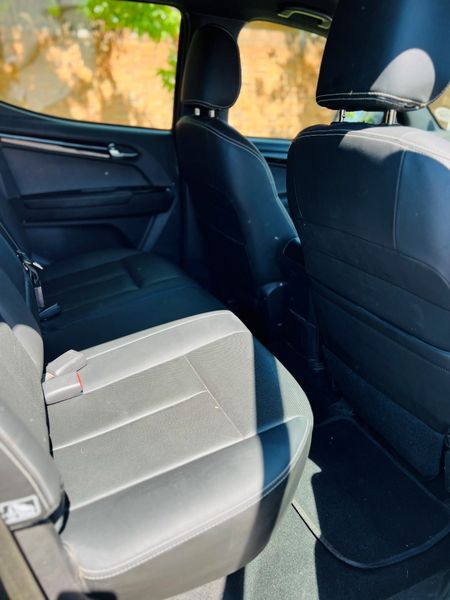 2022-Isuzu-D-Max-300-LX-4x4-Auto-Double-Cab_11