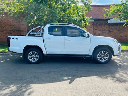 2022-Isuzu-D-Max-300-LX-4x4-Auto-Double-Cab_13