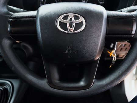 2025-Toyota-Hilux-20-VVTi-S-Single-Cab_15