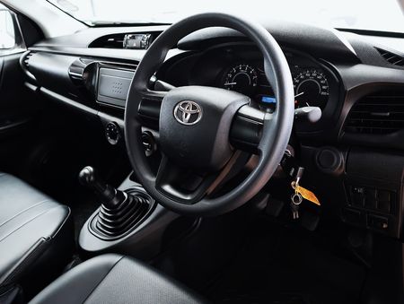 2025-Toyota-Hilux-20-VVTi-S-Single-Cab_18