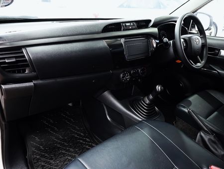 2025-Toyota-Hilux-20-VVTi-S-Single-Cab_4