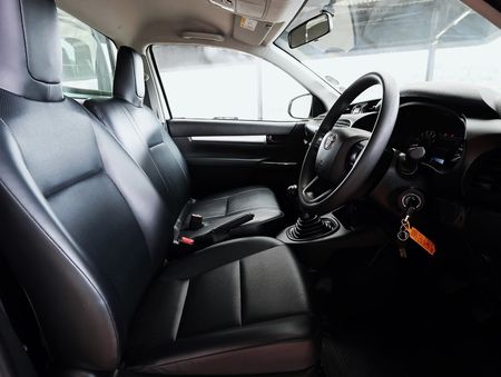2025-Toyota-Hilux-20-VVTi-S-Single-Cab_6
