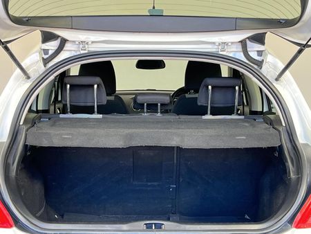 2012-Peugeot-308-16-HDi-Premium_11