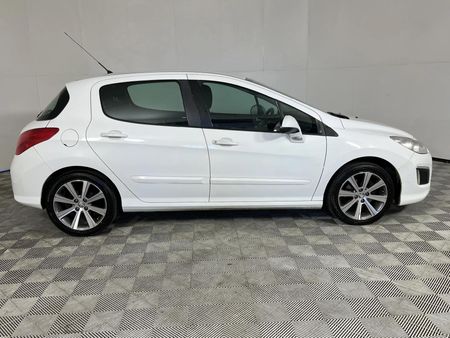 2012-Peugeot-308-16-HDi-Premium_14
