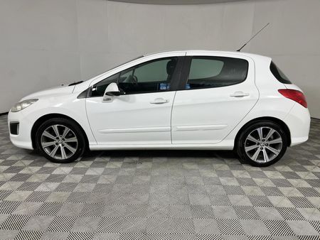 2012-Peugeot-308-16-HDi-Premium_16