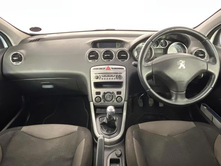 2012-Peugeot-308-16-HDi-Premium_1