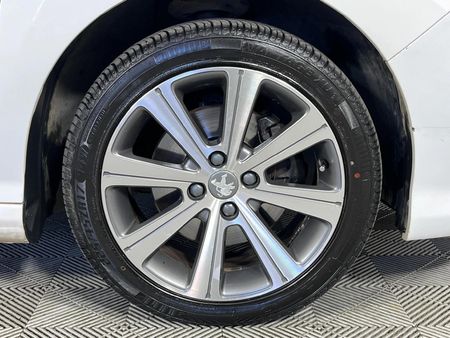 2012-Peugeot-308-16-HDi-Premium_5