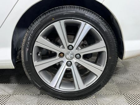 2012-Peugeot-308-16-HDi-Premium_6