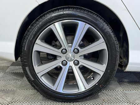 2012-Peugeot-308-16-HDi-Premium_7