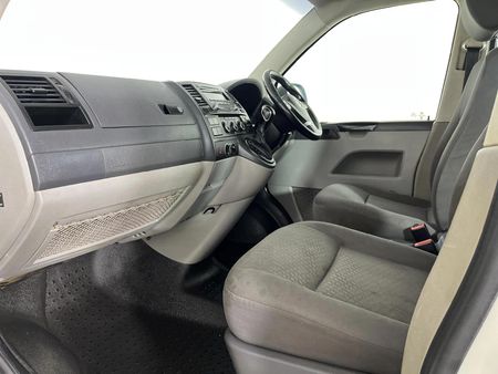 2015-Volkswagen-Transporter-20-BiTDI-Crew-Bus-LWB-132kW-4Motion-Auto-Panel_8