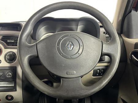 2004-Renault-Megane-II-16-Sedan-Expression_10
