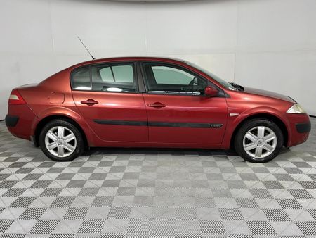2004-Renault-Megane-II-16-Sedan-Expression_14