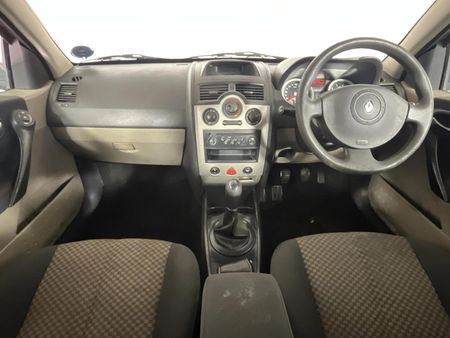 2004-Renault-Megane-II-16-Sedan-Expression_1