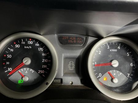 2004-Renault-Megane-II-16-Sedan-Expression_2