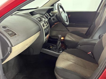 2004-Renault-Megane-II-16-Sedan-Expression_8