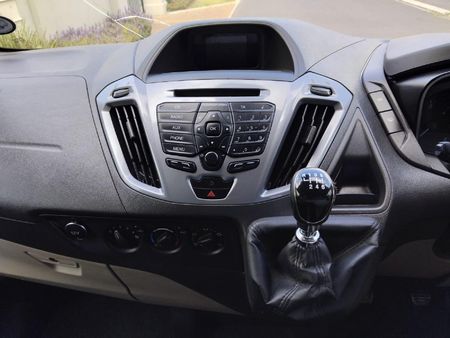 2015-Ford-Tourneo-Custom-LTD-22-TDCi-SWB-114kW_6
