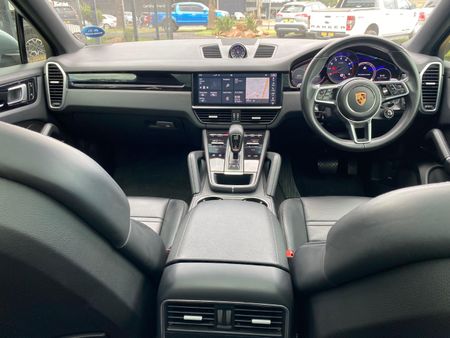 2020-Porsche-Cayenne-Coupe_9