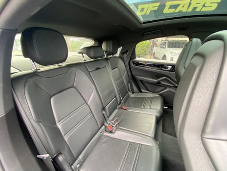 2020-Porsche-Cayenne-Coupe_10