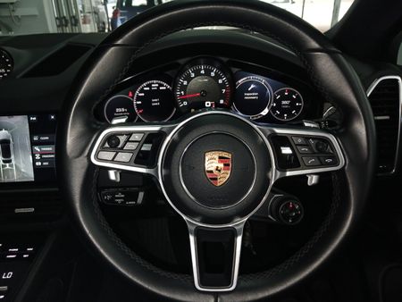 2020-Porsche-Cayenne-Coupe_11