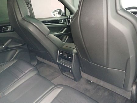 2020-Porsche-Cayenne-Coupe_15