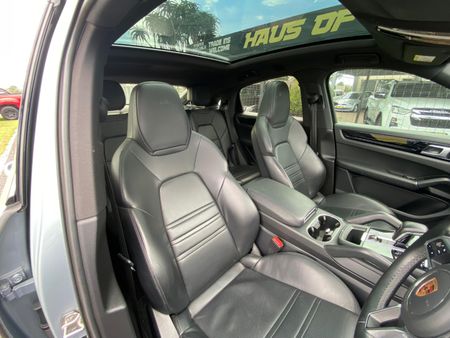 2020-Porsche-Cayenne-Coupe_8