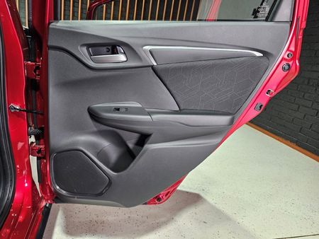 2023-Honda-WR-V-12-Elegance_13