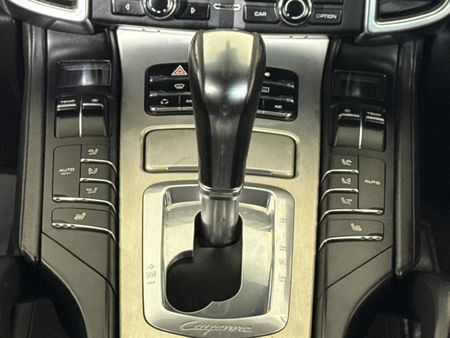 2011-Porsche-Cayenne-Turbo-Auto_10