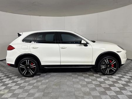2011-Porsche-Cayenne-Turbo-Auto_17