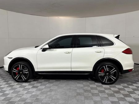 2011-Porsche-Cayenne-Turbo-Auto_19