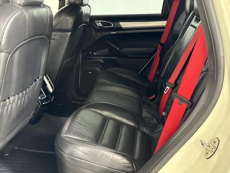 2011-Porsche-Cayenne-Turbo-Auto_3